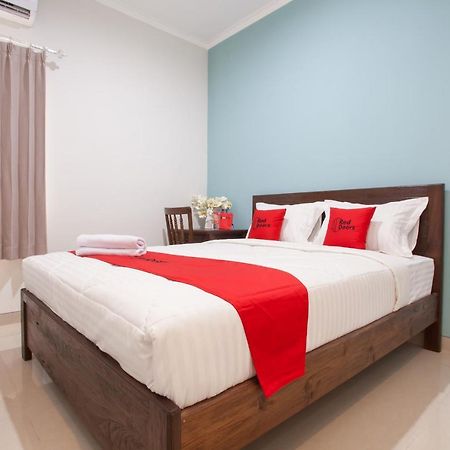Reddoorz @ Wiyung 3 Hotel Surabaya Exterior foto