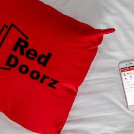 Reddoorz @ Wiyung 3 Hotel Surabaya Exterior foto