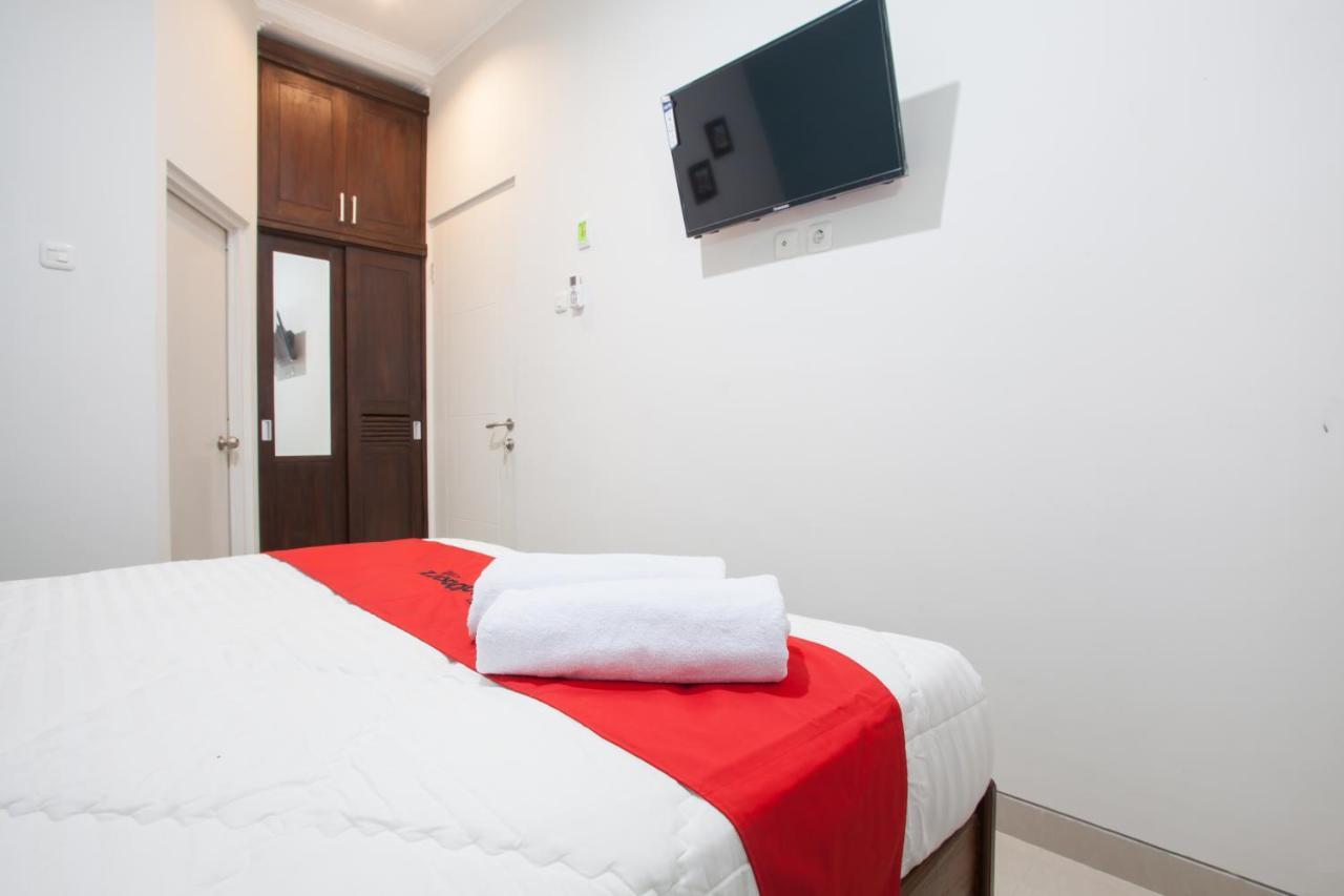 Reddoorz @ Wiyung 3 Hotel Surabaya Exterior foto