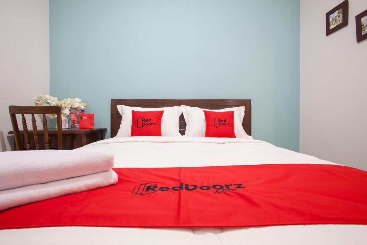 Reddoorz @ Wiyung 3 Hotel Surabaya Exterior foto