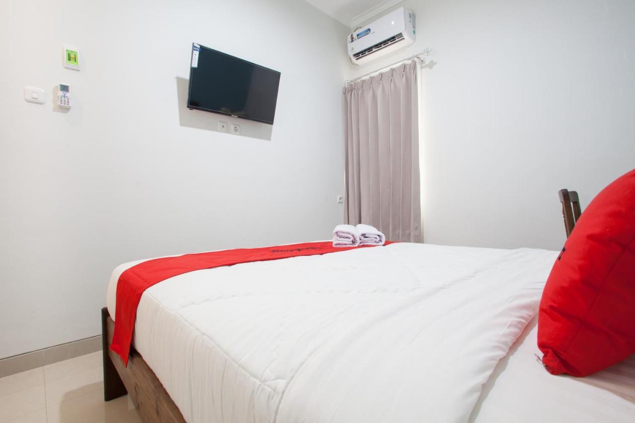 Reddoorz @ Wiyung 3 Hotel Surabaya Exterior foto