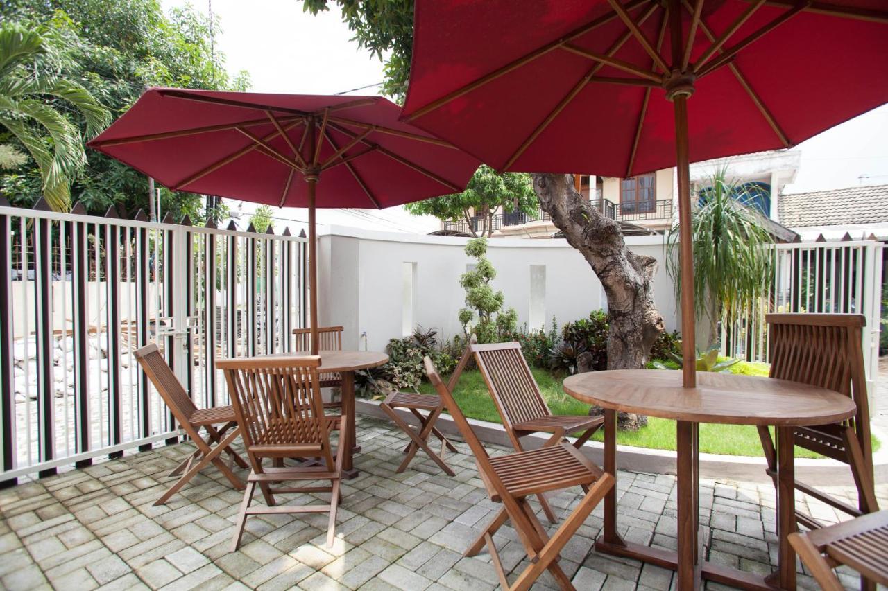 Reddoorz @ Wiyung 3 Hotel Surabaya Exterior foto