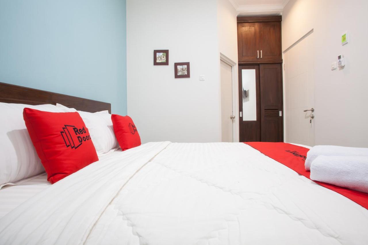 Reddoorz @ Wiyung 3 Hotel Surabaya Exterior foto